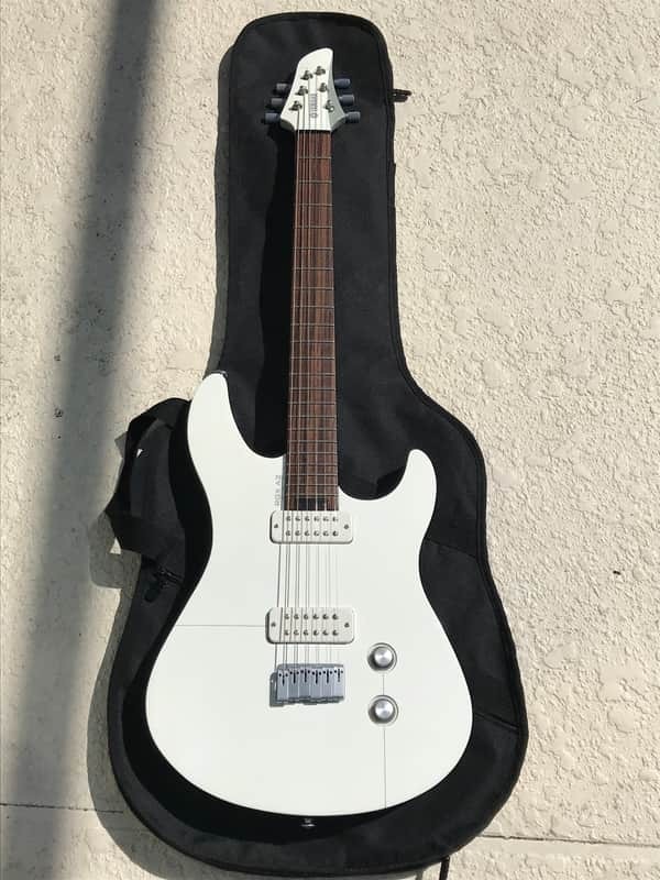 Yamaha RGX-A2 2005 White with gig bag, lightweight guitar, excellent condition