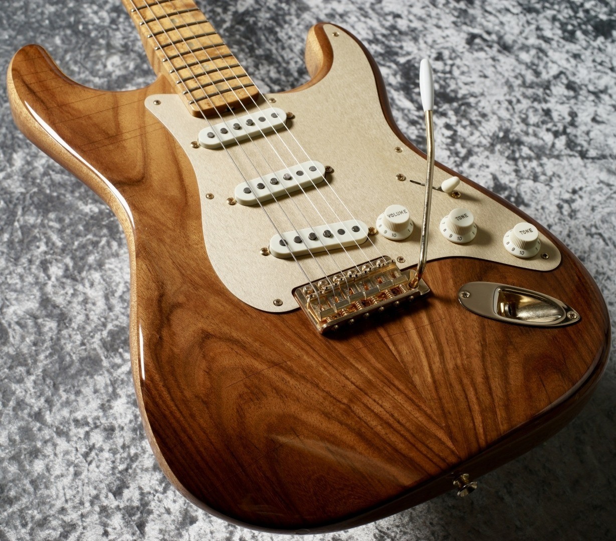 Fender Custom Shop Artisan Figured Rosewood Stratocaster Natural Gold Parts 2016