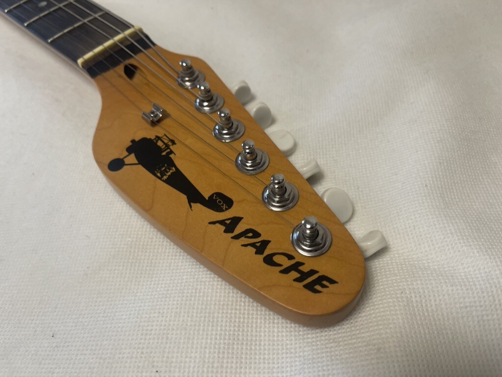 VOX APACHE-2 Phantom Guitar Salmon Red Built-in Speaker Battery Drive
