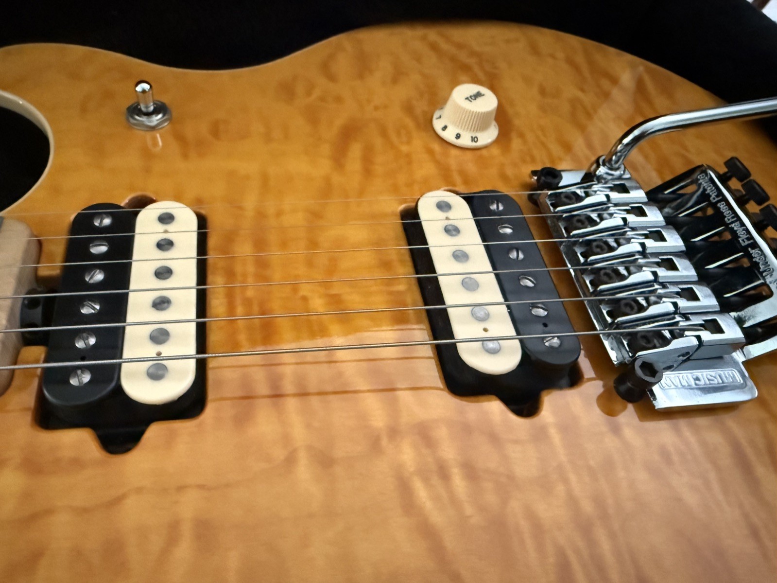 MUSIC MAN EVH Signature QMT Gold Translucent USA Solid Body Electric Guitar