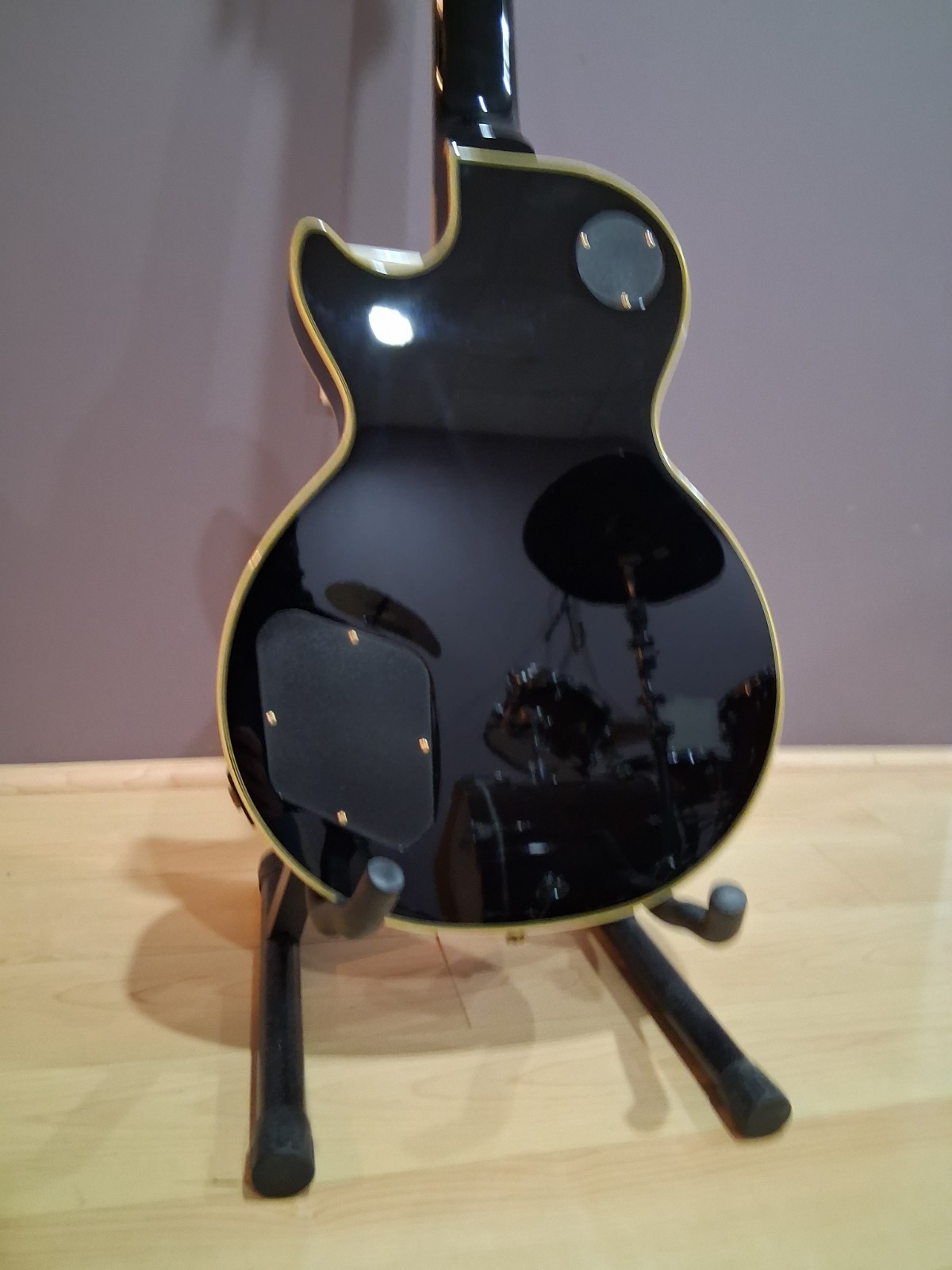 Epiphone Les Paul Custom Pro – Black with Gold Hardware and Henry Heller Case