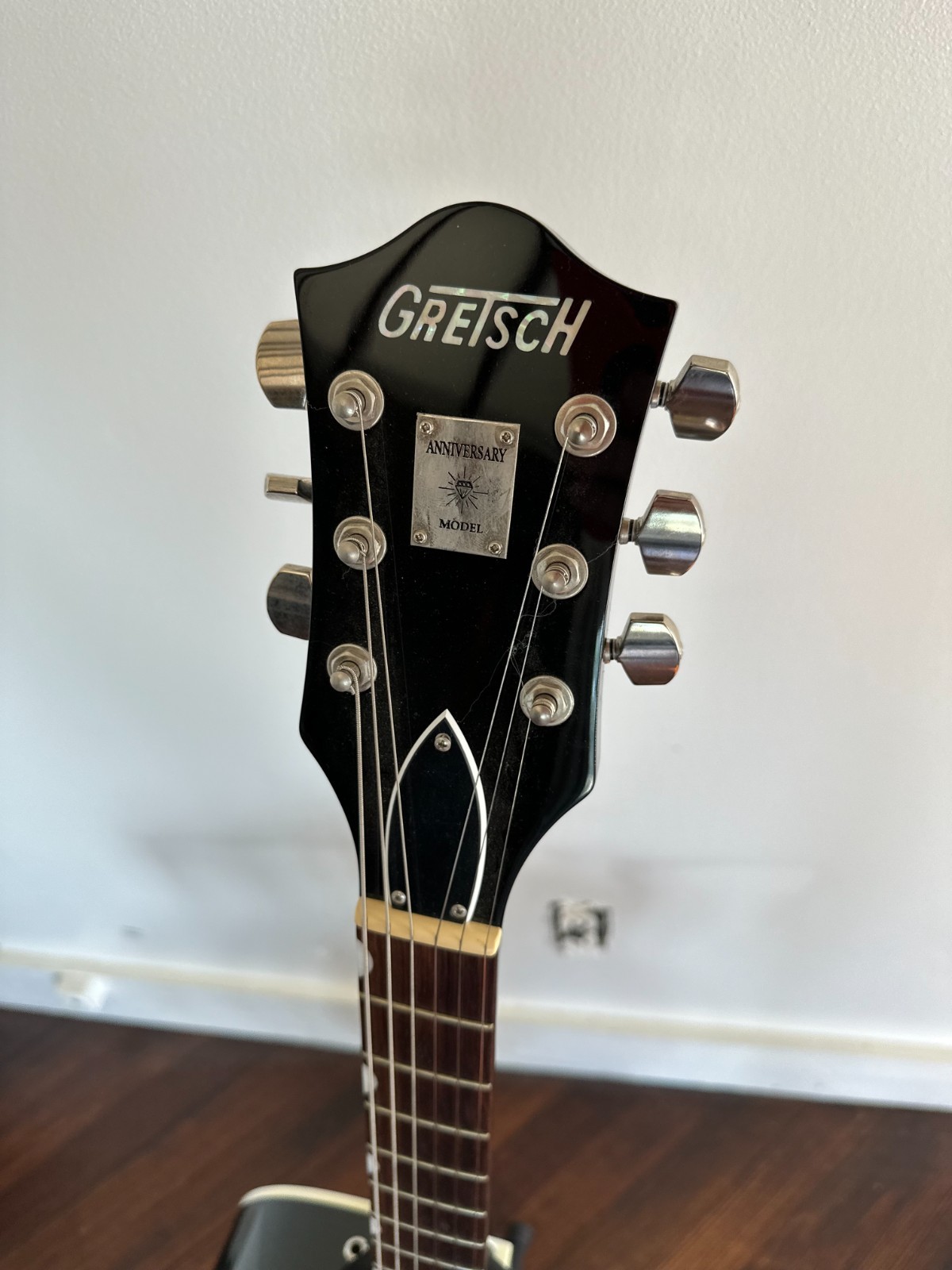 Gretsch 6118T-LIV Anniversary Lotus Ivory Guitar