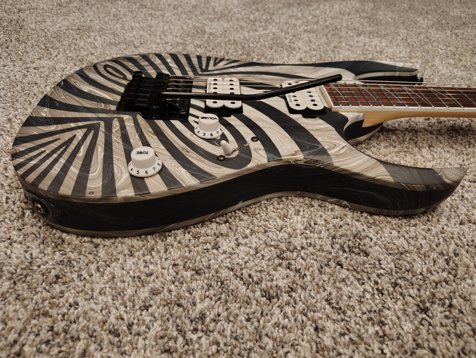 Ibanez RGD320Z 2000’s – Custom Black and White Swirl Seymour Duncan Black Winter