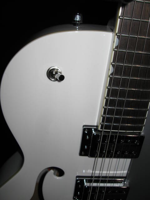 GRETSCH G5120 WHITE 2011 MINT W/BLACK HARDSHELL CASE #625-4