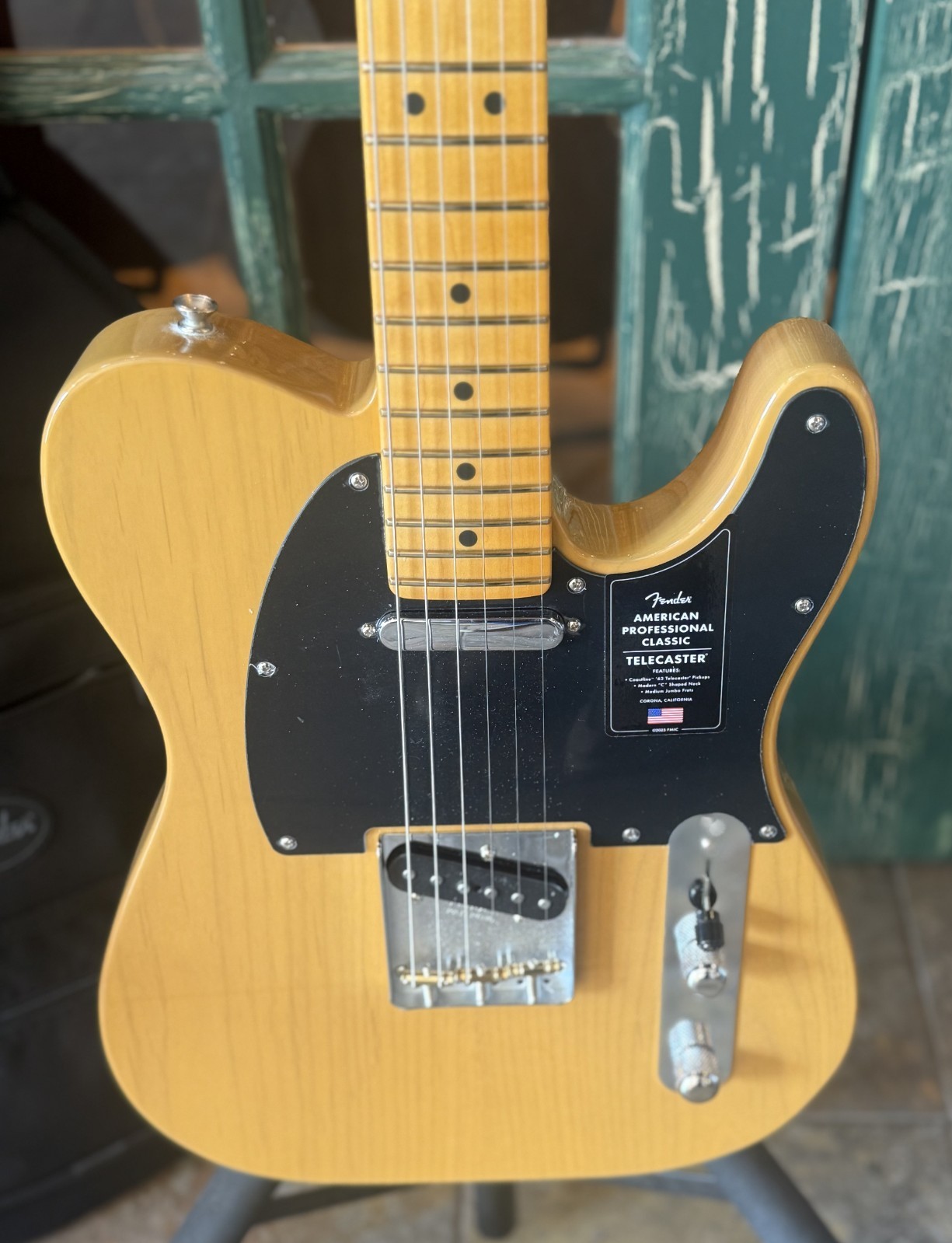 Fender American Pro Classic Telecaster Butterscotch Blonde With Premium Gig Bag