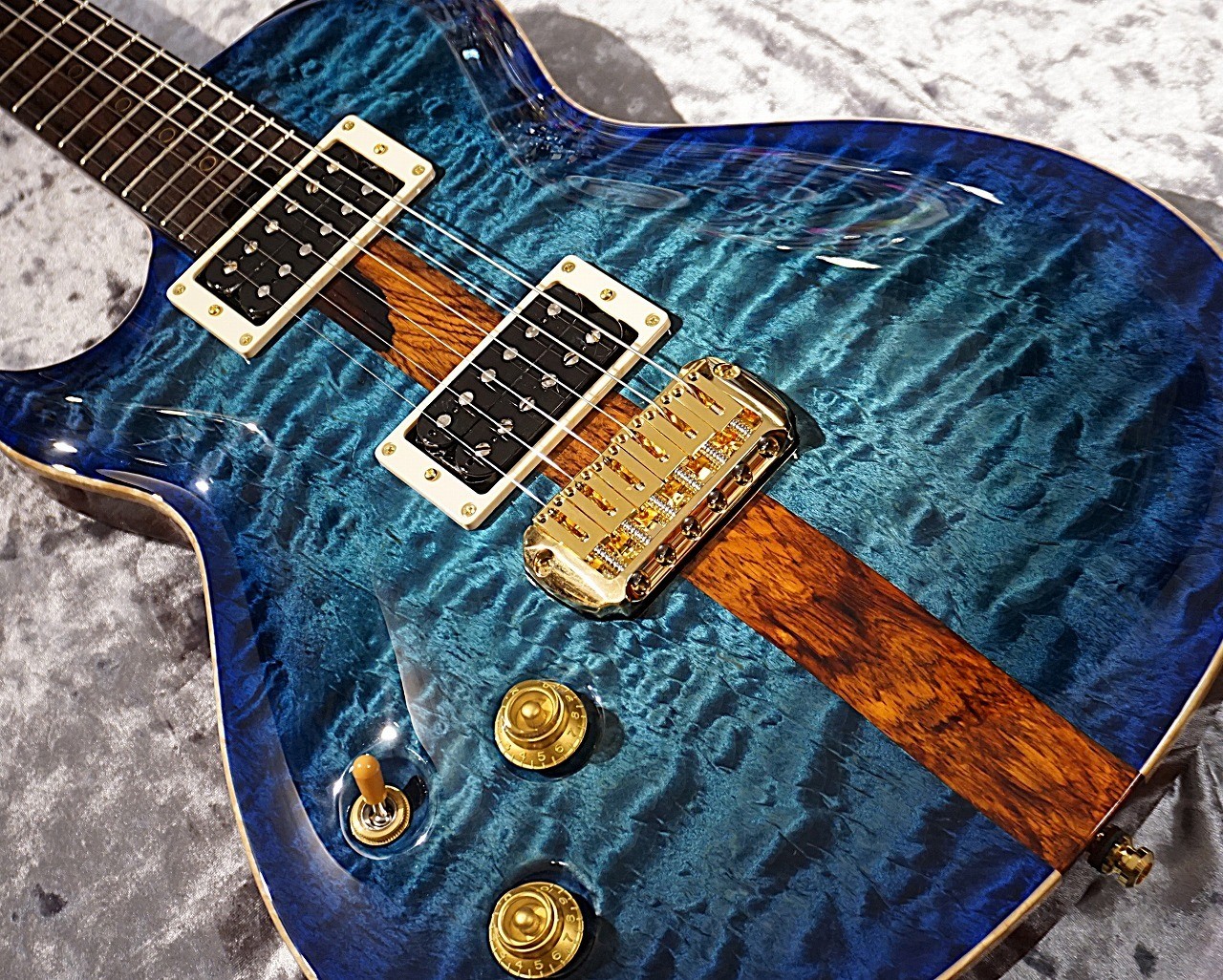 Navigator Potbelly Single Cut Quite See-Through Blue Electric Guitar Used
