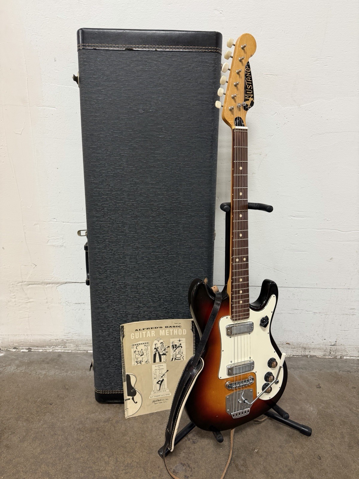 Vintage 1964 Crucianelli Mustang MU42V Guitar W Hard Case And Strap