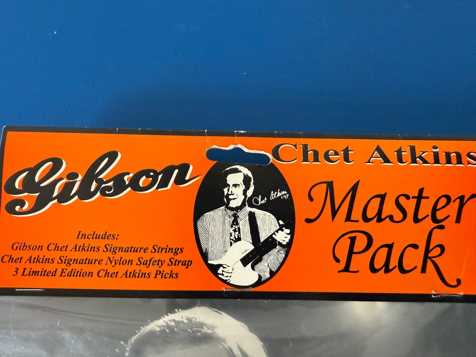 Vintage Gibson Chet Atkins Master Pack Guitar Strings Picks Strap NOS Sealed