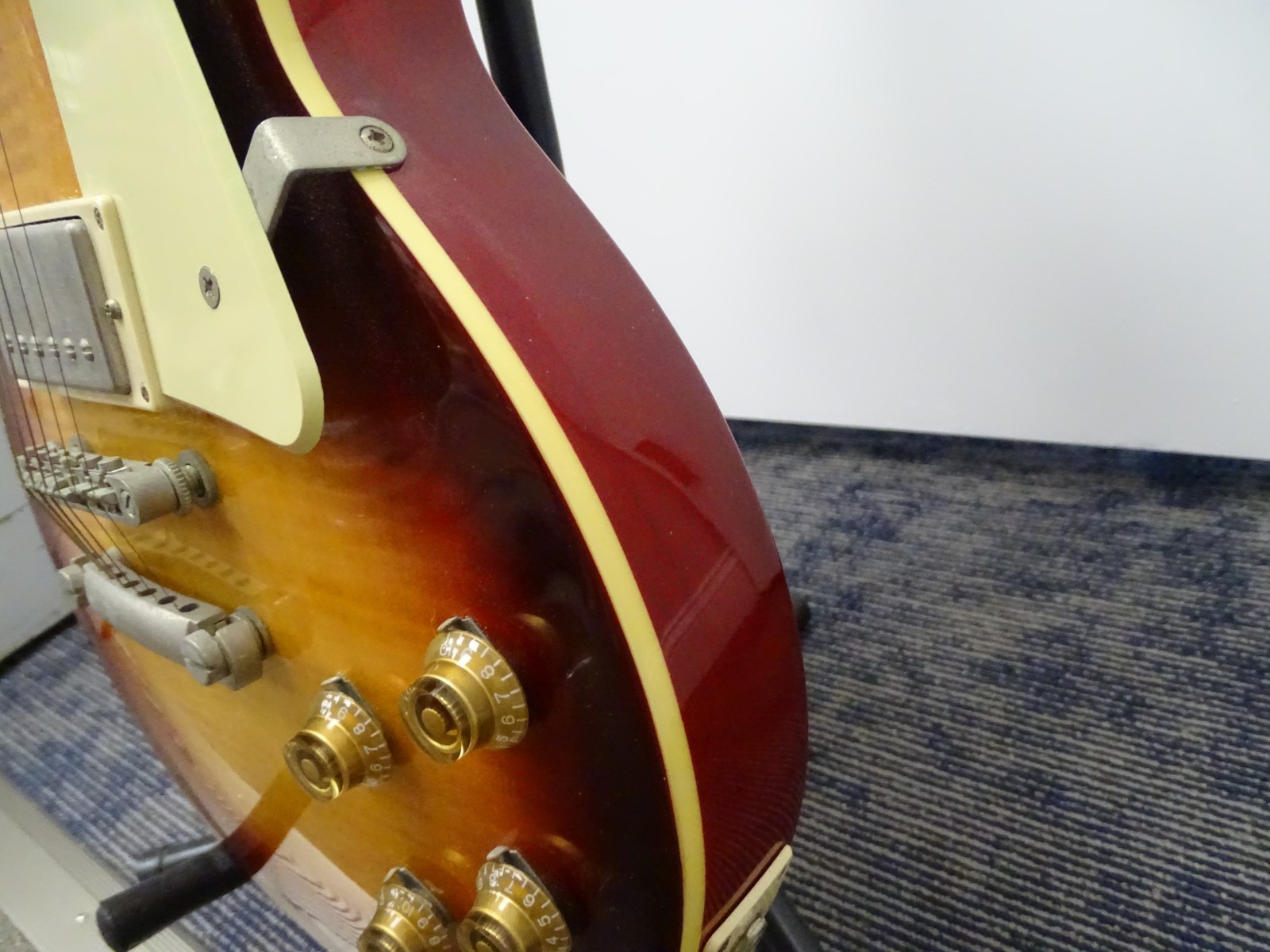 2020 Epiphone Les Paul Standard Cherry Sunburst Guitar (19427-Show-mss)