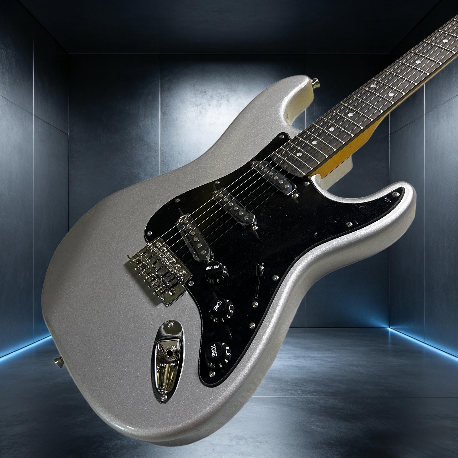 ST Electric Guitar Silver White Color Rosewood Fretboard 22 Frets Mahogany Body