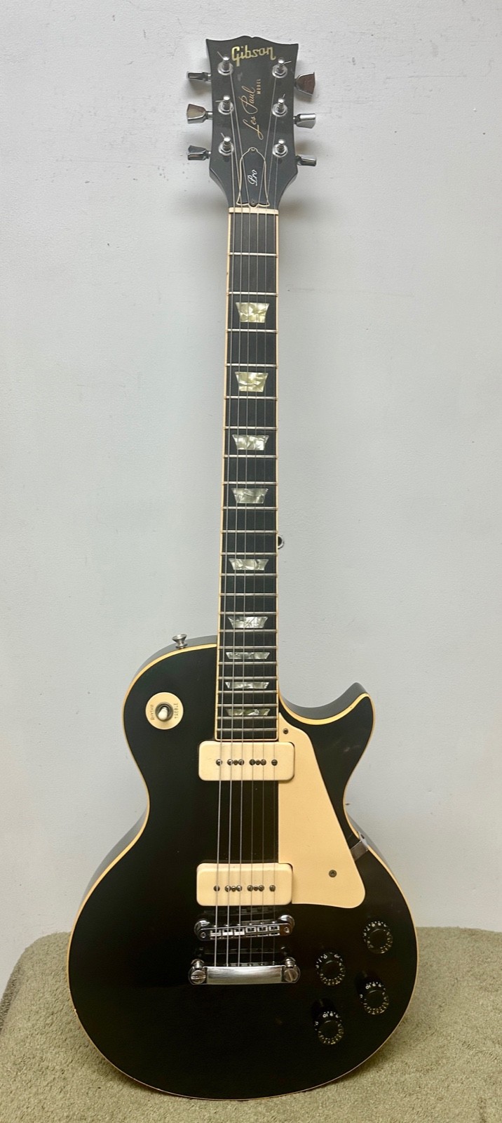 1978 Gibson Ebony Pro Deluxe Les Paul & FREE 1978 Fender Super Twin on pick-up