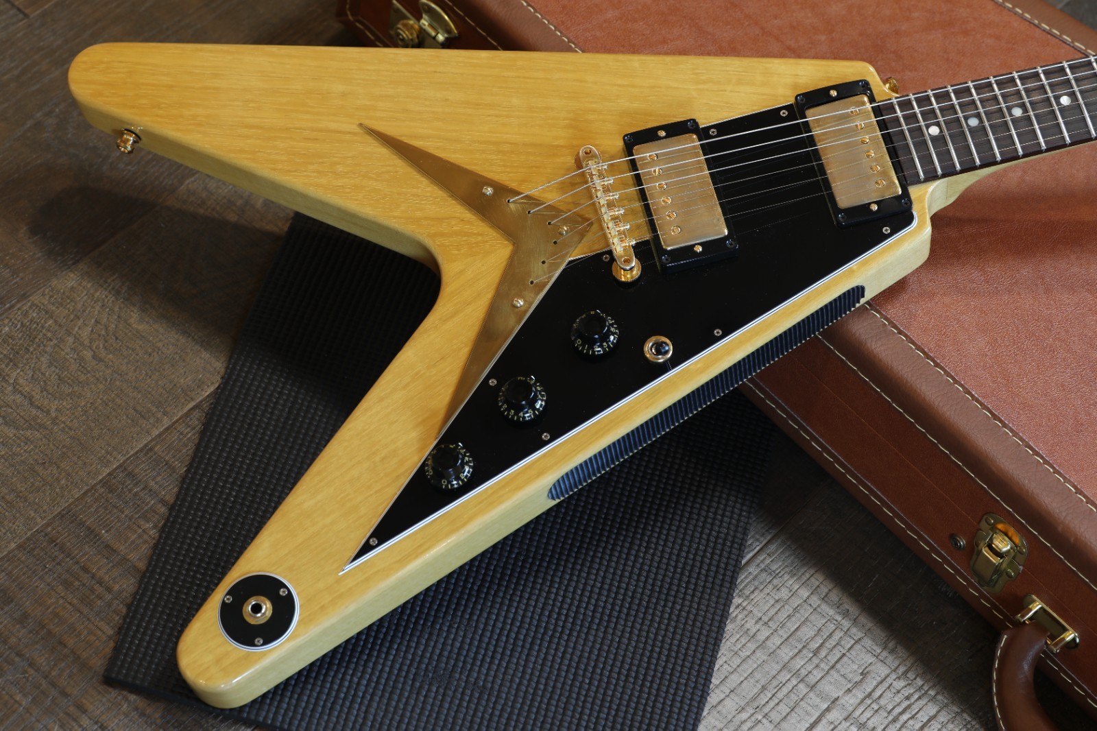 Minty! 2024 Gibson Custom Shop ’58 Korina Flying V Guitar Natural + COA OHSC