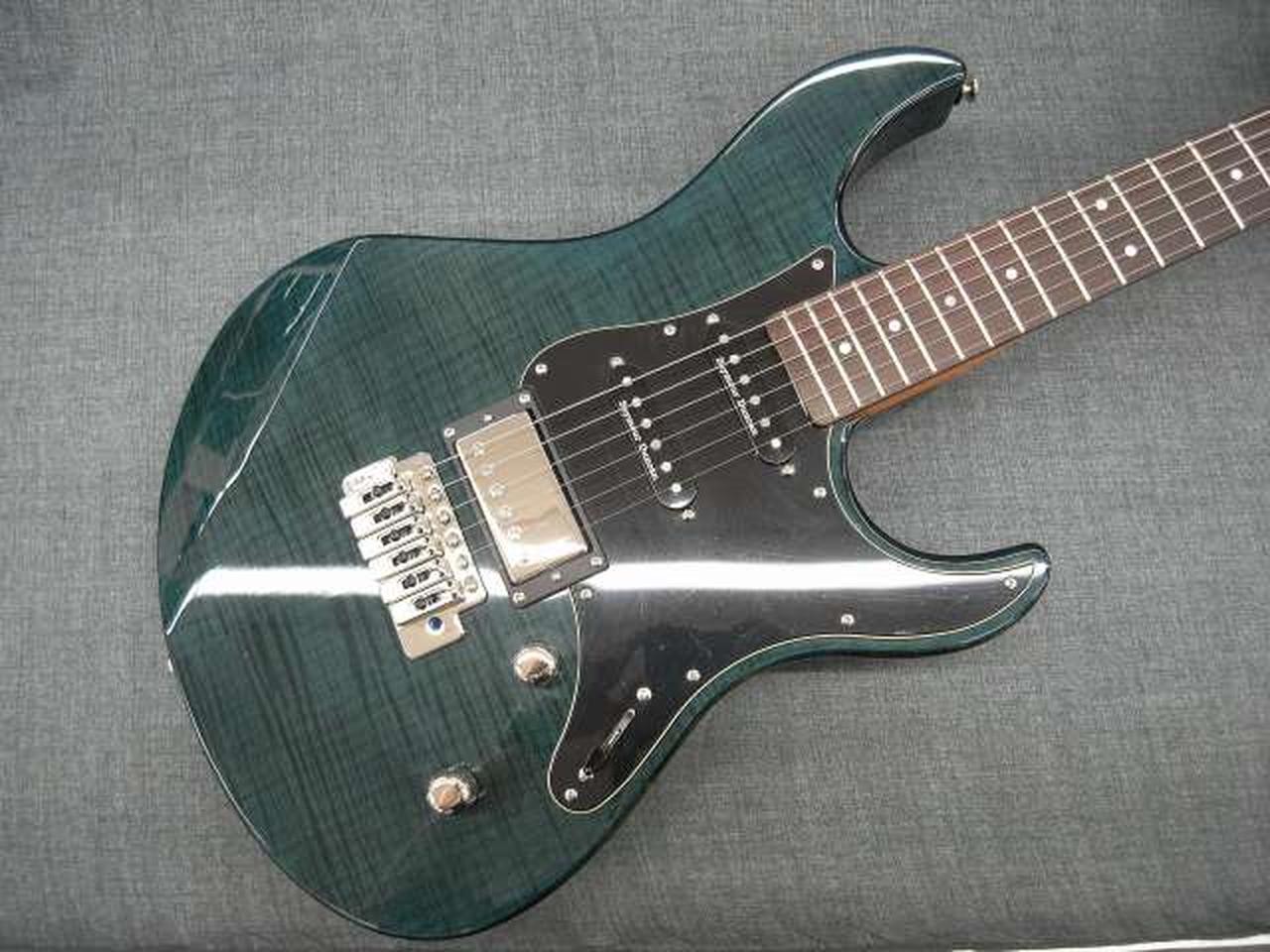 YAMAHA PAC612VIIFM Stratocaster-type Electric Guitar-01