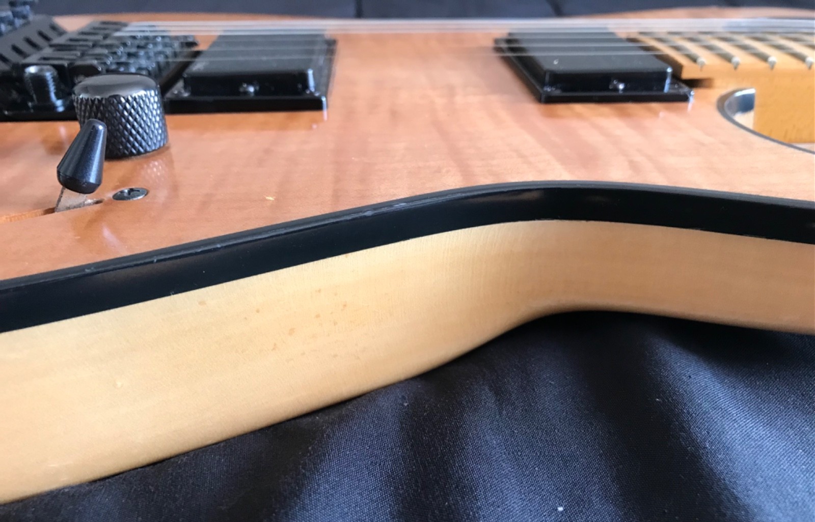 High-Performance Godin Redline III 2010 – Rarely Seen – Gorgeous Natural Maple F