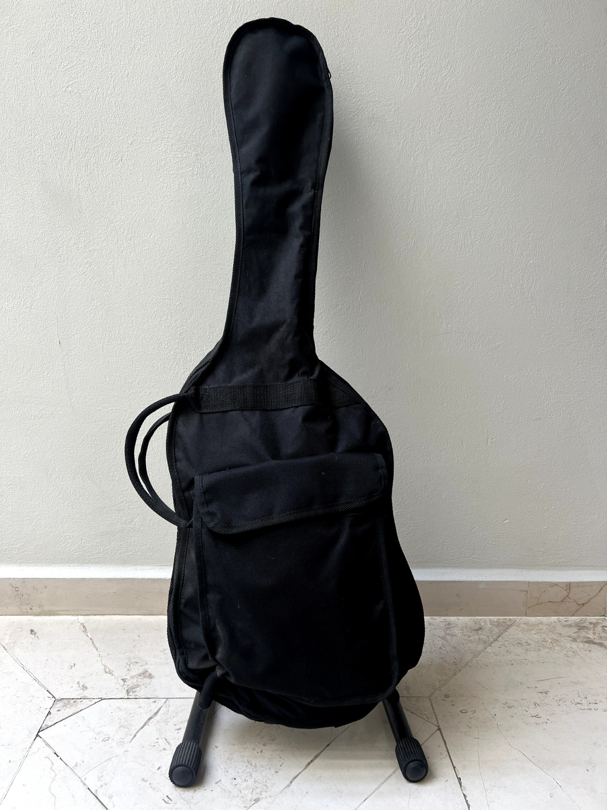 Guitarra Eléctrica Yamaha ERG 121C (equipo completo y accesorios).