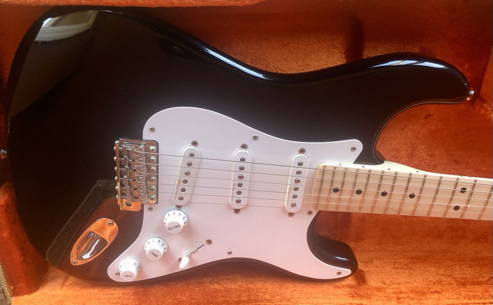 CUSTOM SHOP Fender Eric Clapton Signature Stratocaster Guitar -Blackie