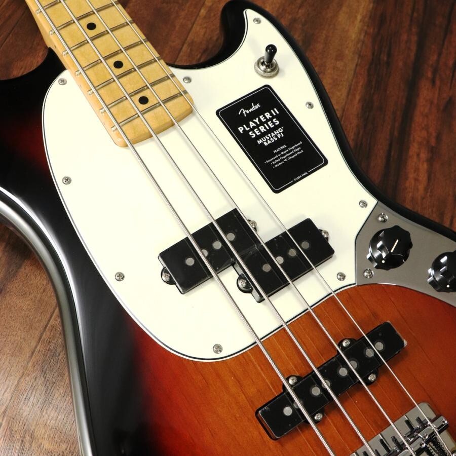 Fender Mexico / Player II Mustang Bass PJ Maple Fingerboard 3-Color Sunburst