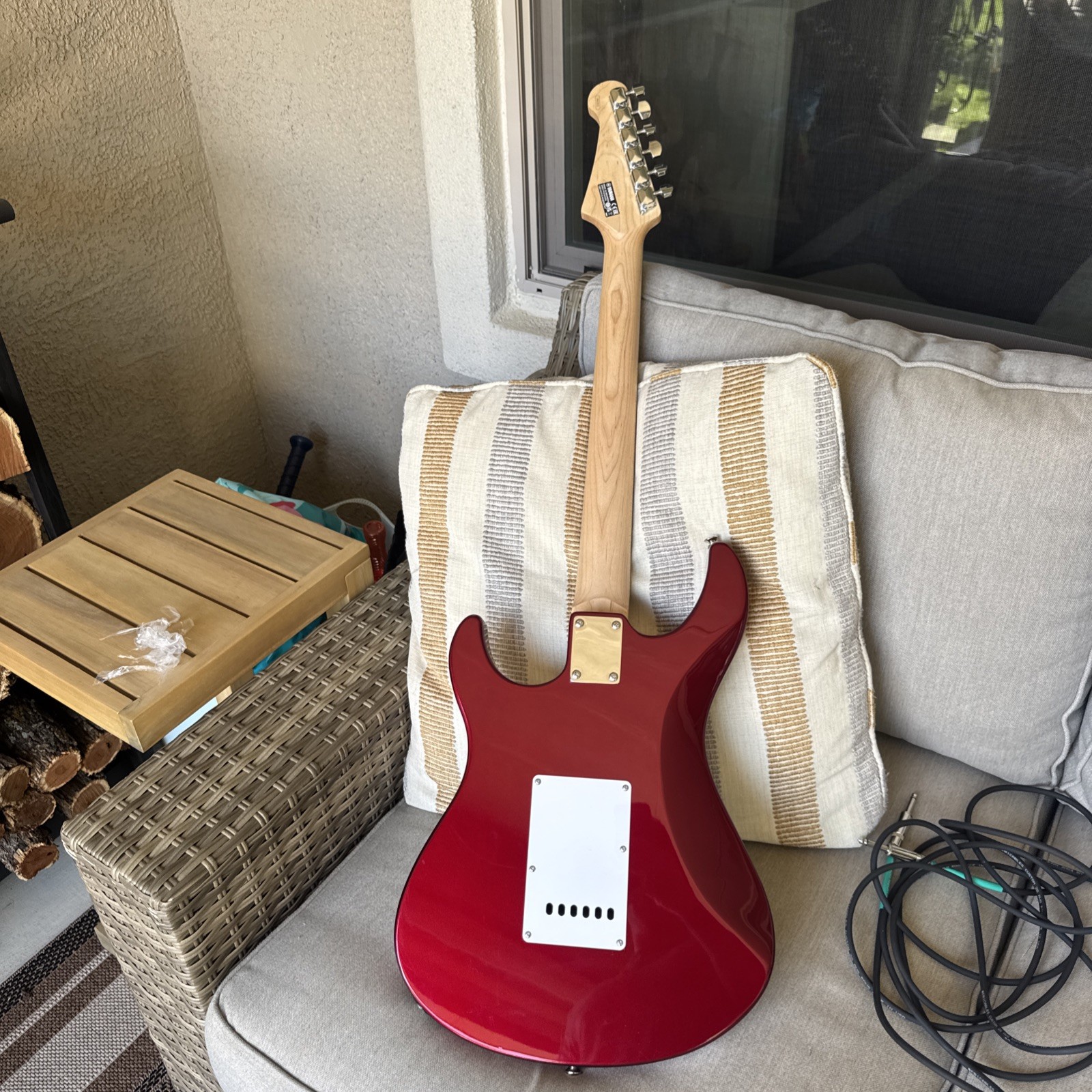Excellent Yamaha PAC012 Pacifica 100 Series Electric Guitar, Metallic Red