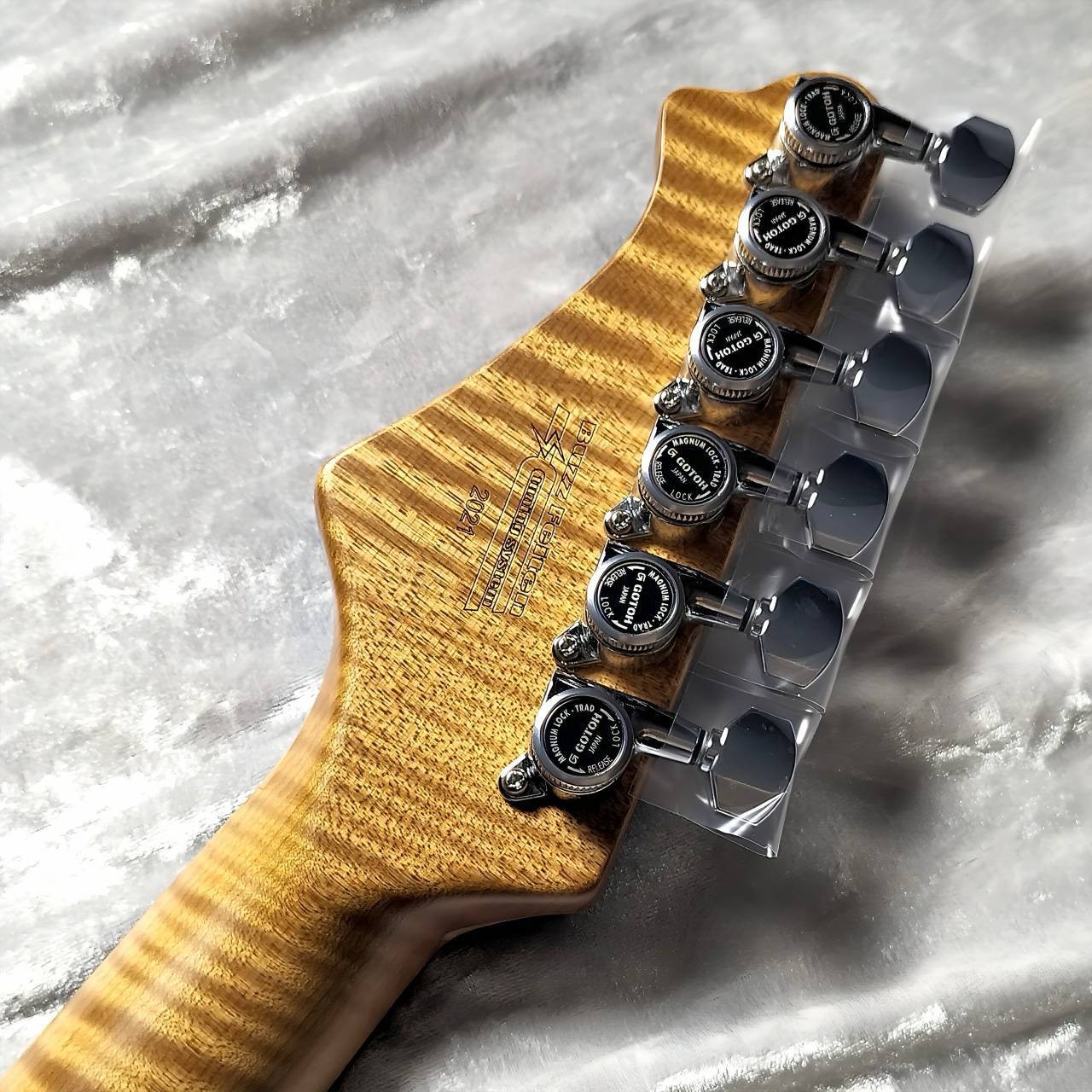 Infinite Trad T Bora Bora Blue Burst 5A Quilt Maple Roasted Flame Maple Master B