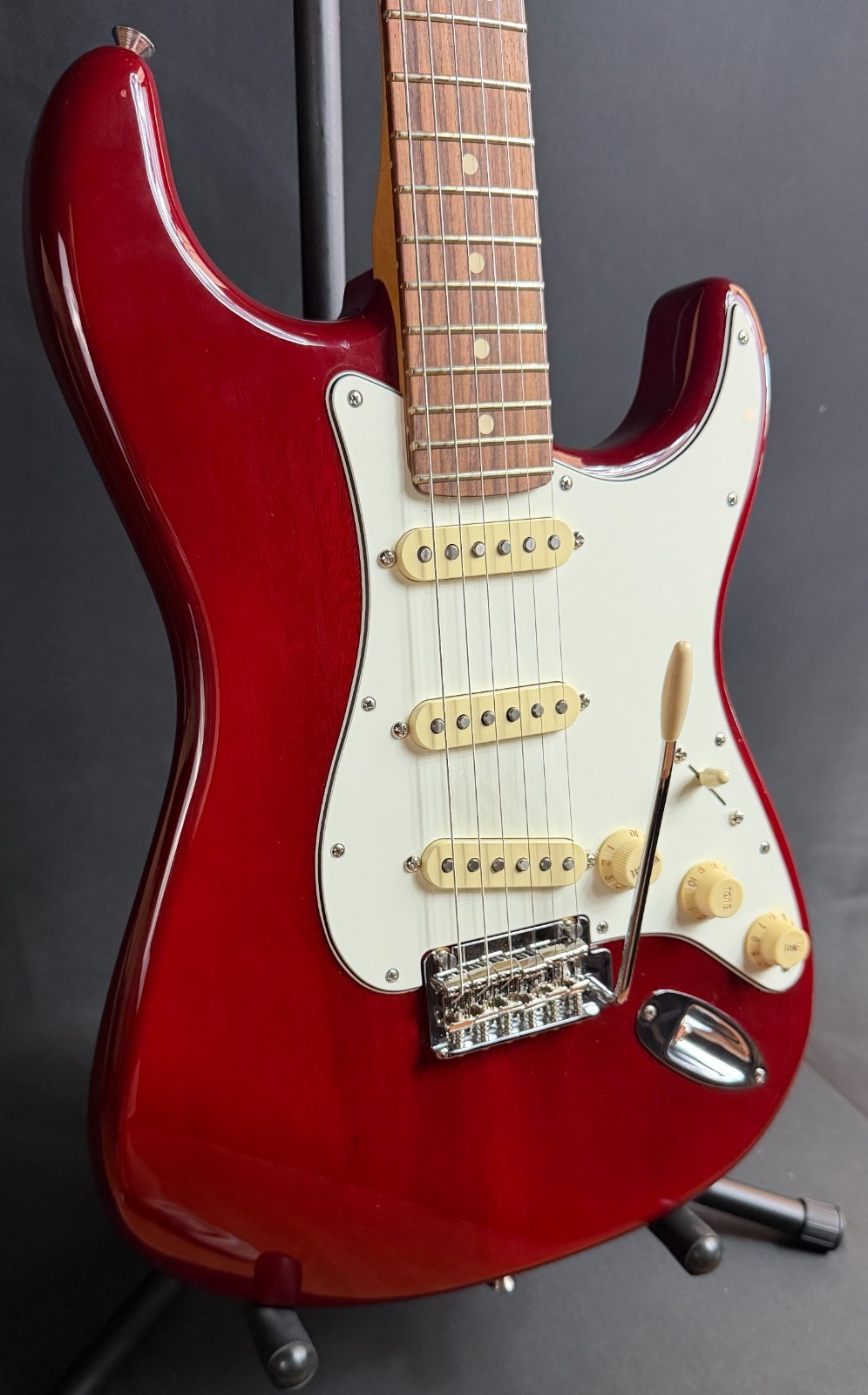Fender Player II Stratocaster Electric Guitar Transparent Cherry Finish