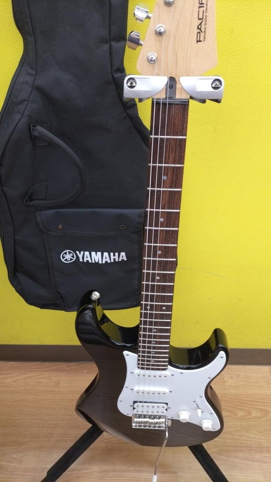 YAMAHA PAC012 Used Mahogany body Maple neck Walnut fingerboard Black w/Soft case