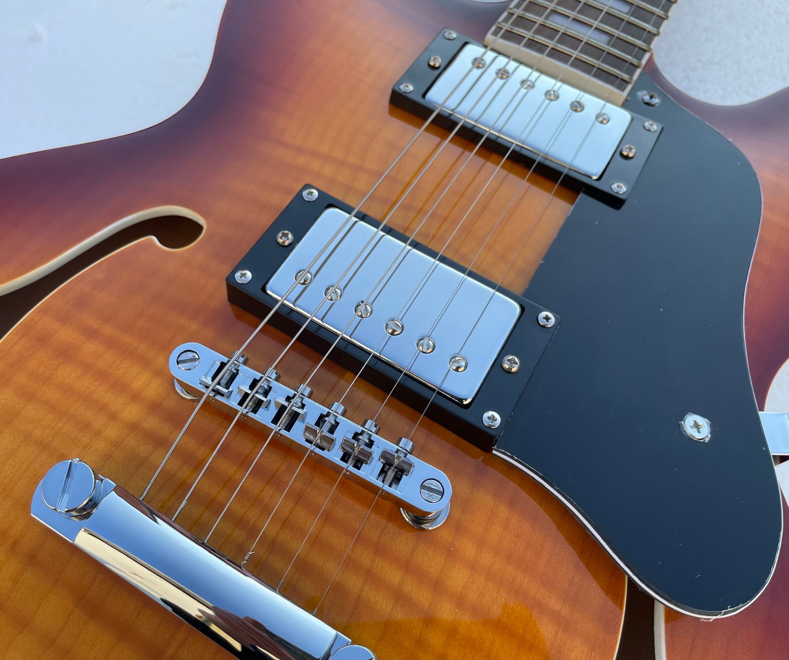 33-5 Electric Jazz Guitar Bone Nut Semi-Hollowbody Glossy Finish Flame Maple Top