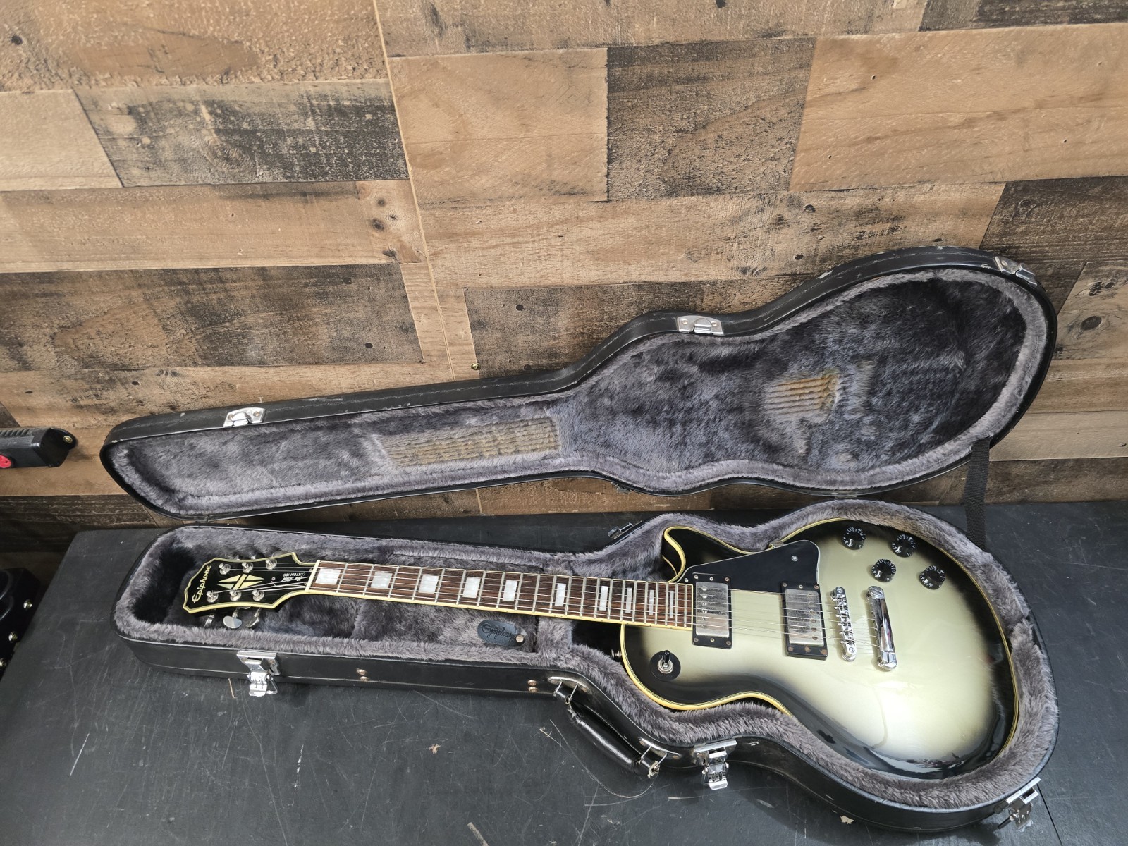 2011 Epiphone Les Paul Custom Pro Silver Burst 6-String Electric Guitar