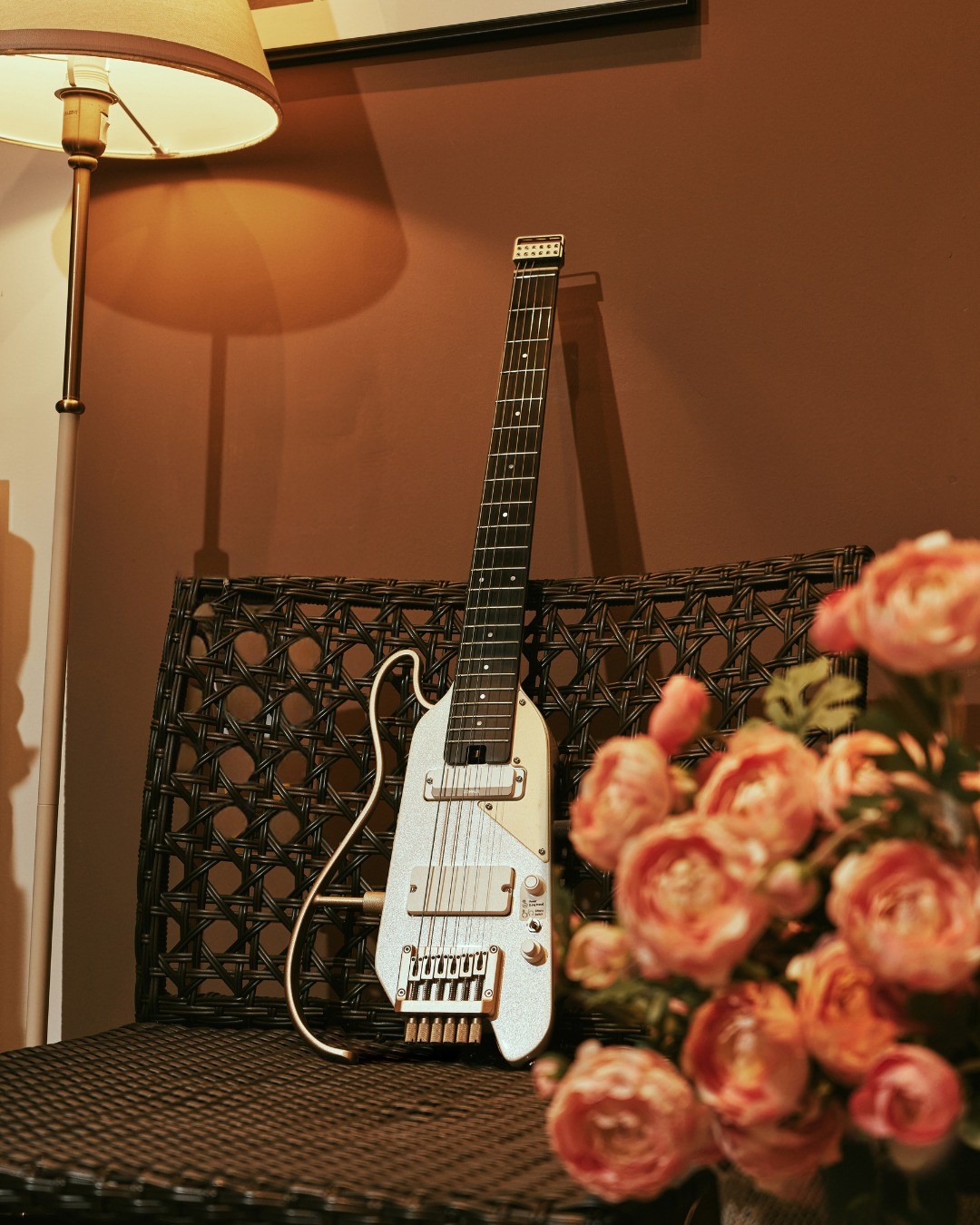 Donner HUSH X PRO Professional Electric Guitar | White-Luxe | Guitarra Electrica