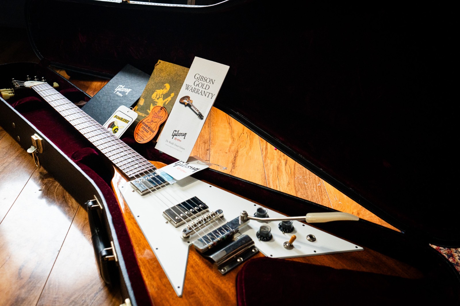 Gibson Custom Shop ’67 Flying V w/ Vibrola 2000 – Natural – MINT – OHSC & Candy