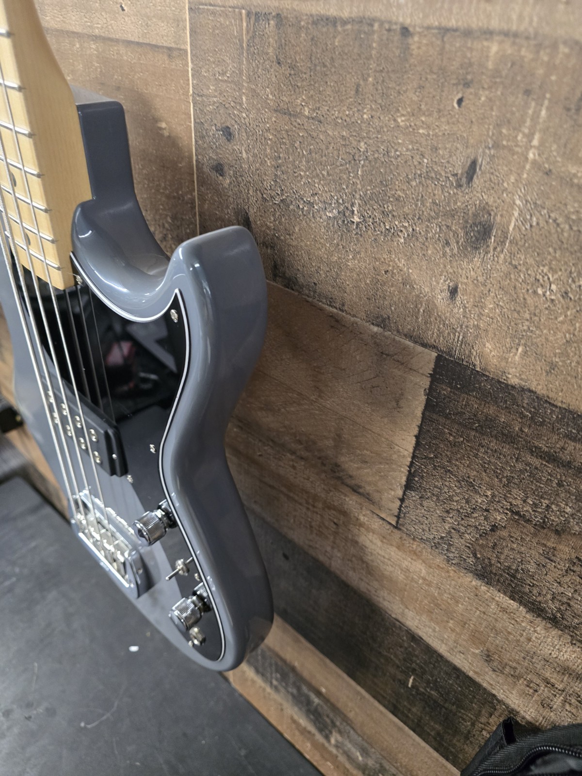 G & L Fullerton Deluxe Fallout Pearl Gray With COA And Gig Bag.