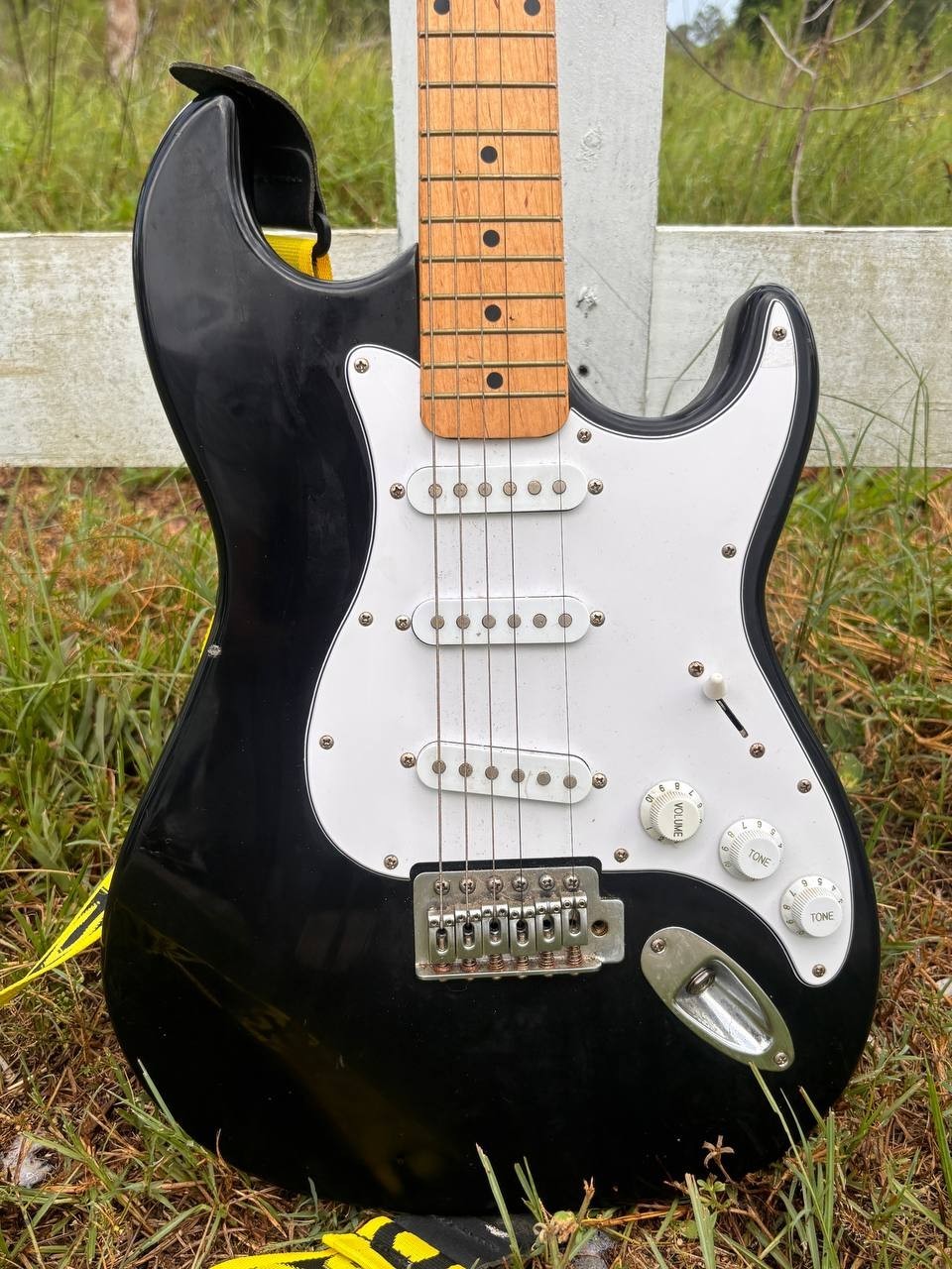 Silvertone SS11 Electric Guitar Missing One String Good Fast Shipping PH9