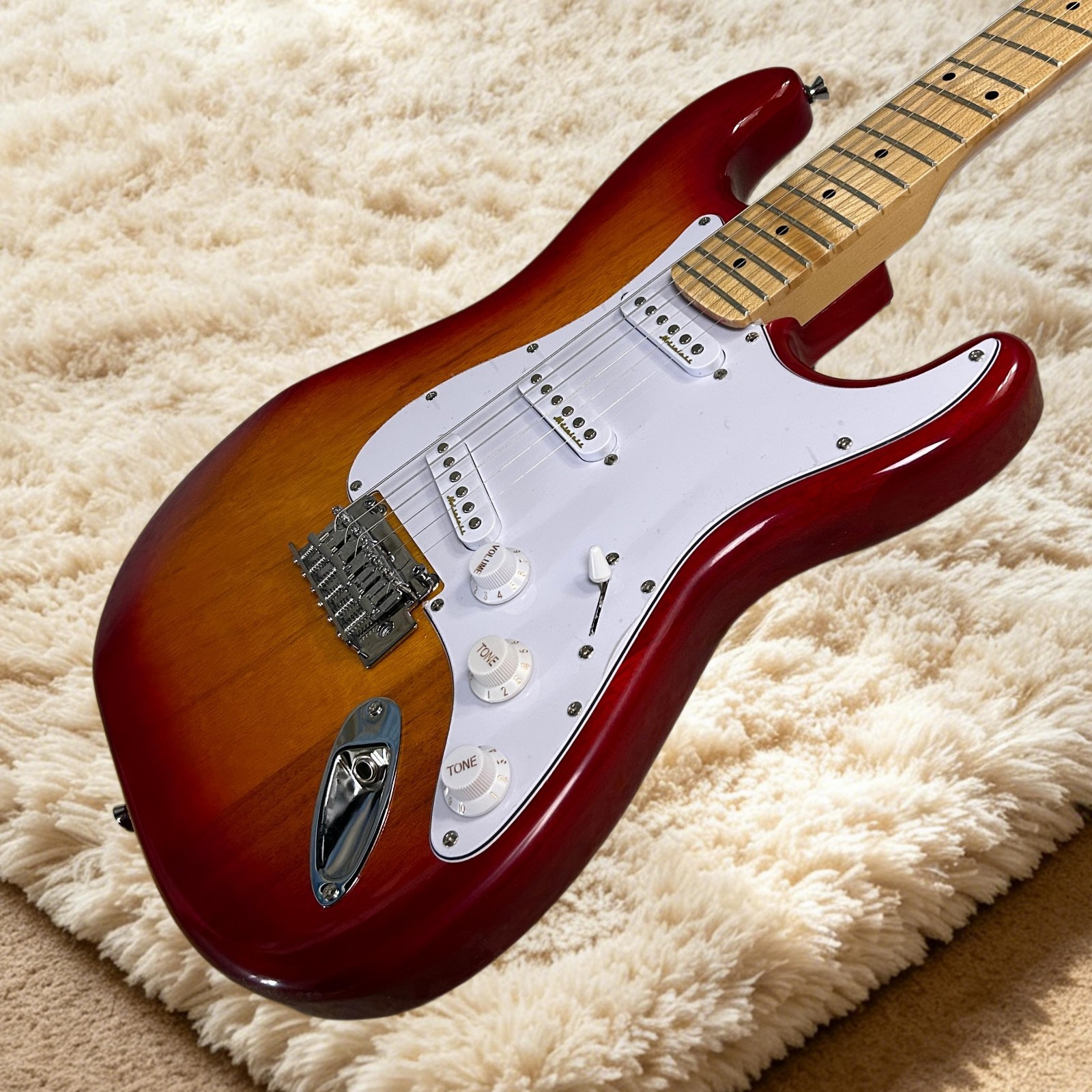ST Electric Guitar Mahogany Body Cherry Sunburst Color Maple Fretboard 22 Frets