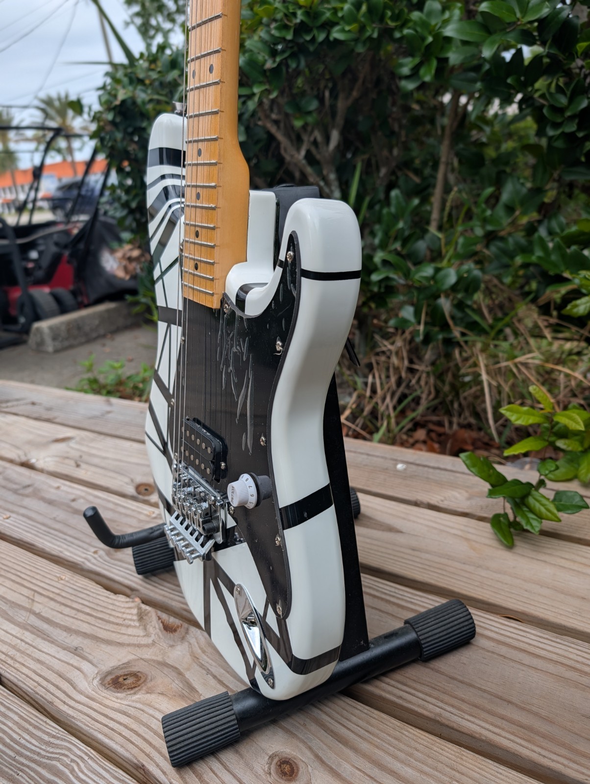 Charvel EVH Art Series w/ Soft Case (REPLICA)