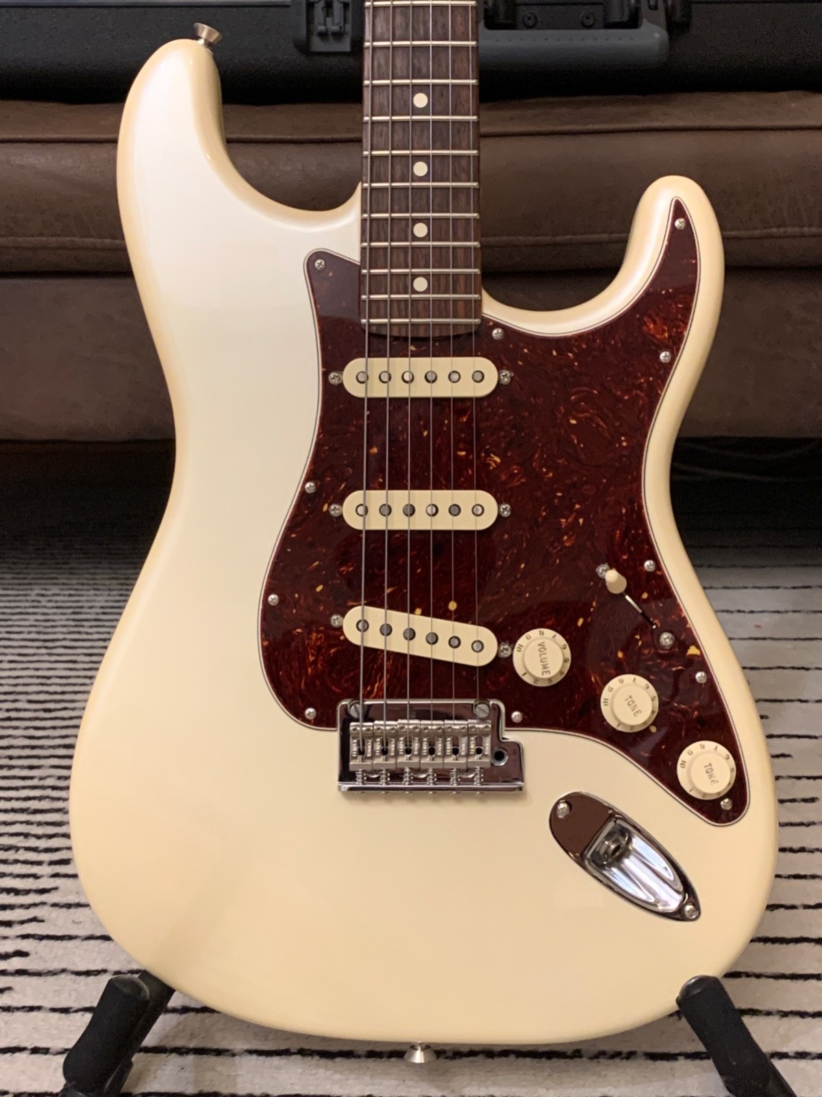 Fender Limited Edition American Showcase Stratocaster Olympic White pearl 7.8lb