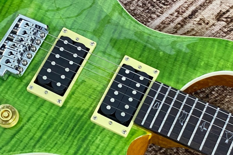 Green electric guitar – Flame maple top HH pickups rosewood fretboard US