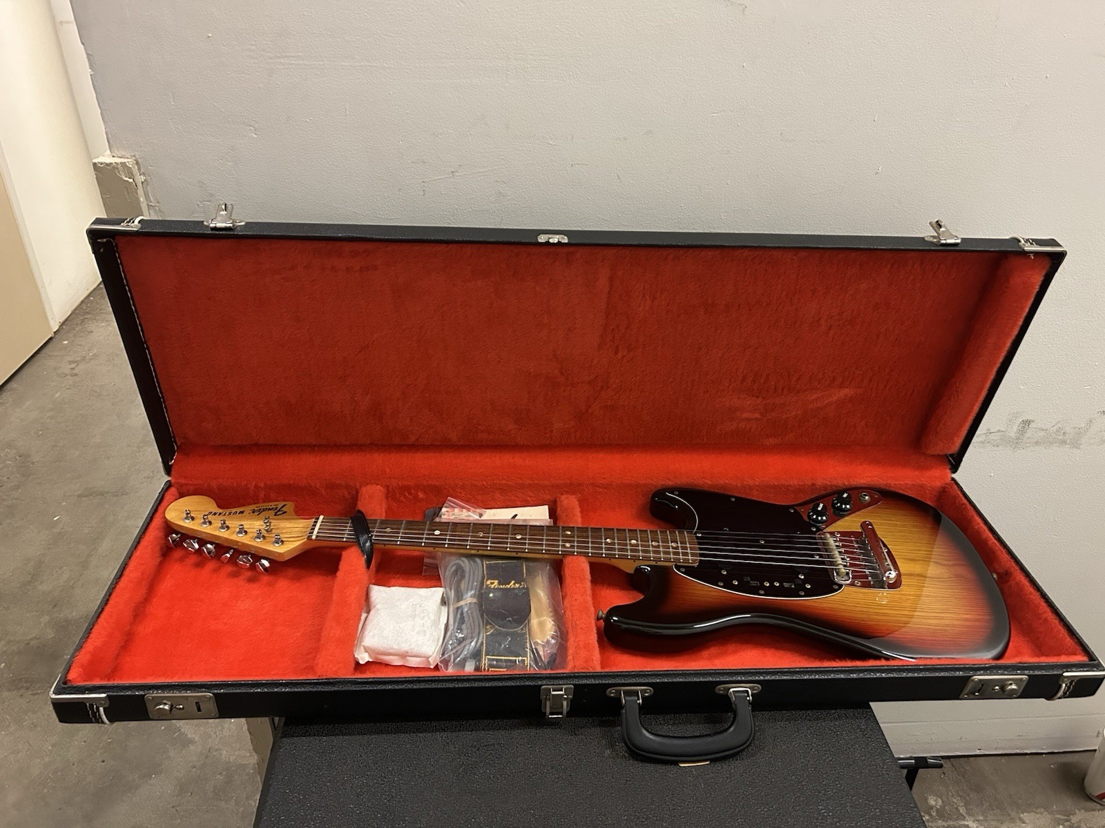 1978 Fender Mustang Sunburst Vintage Electric Guitar & Original Hard Case! Clean