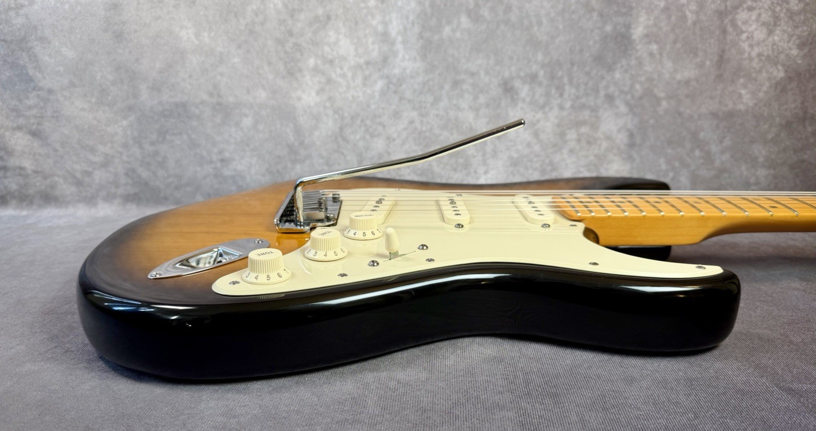 2003 Fender American Deluxe Stratocaster Tobacco Burst w/OHSC