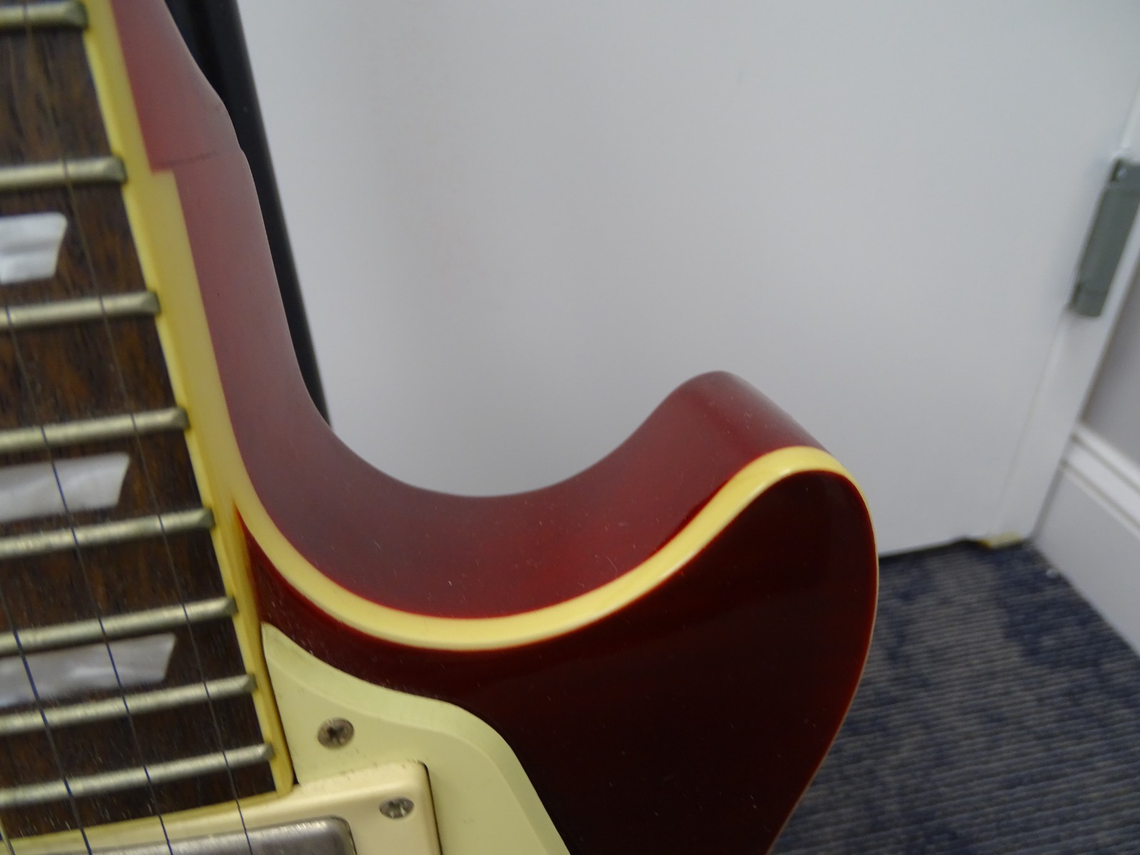 2020 Epiphone Les Paul Standard Cherry Sunburst Guitar (19427-Show-mss)