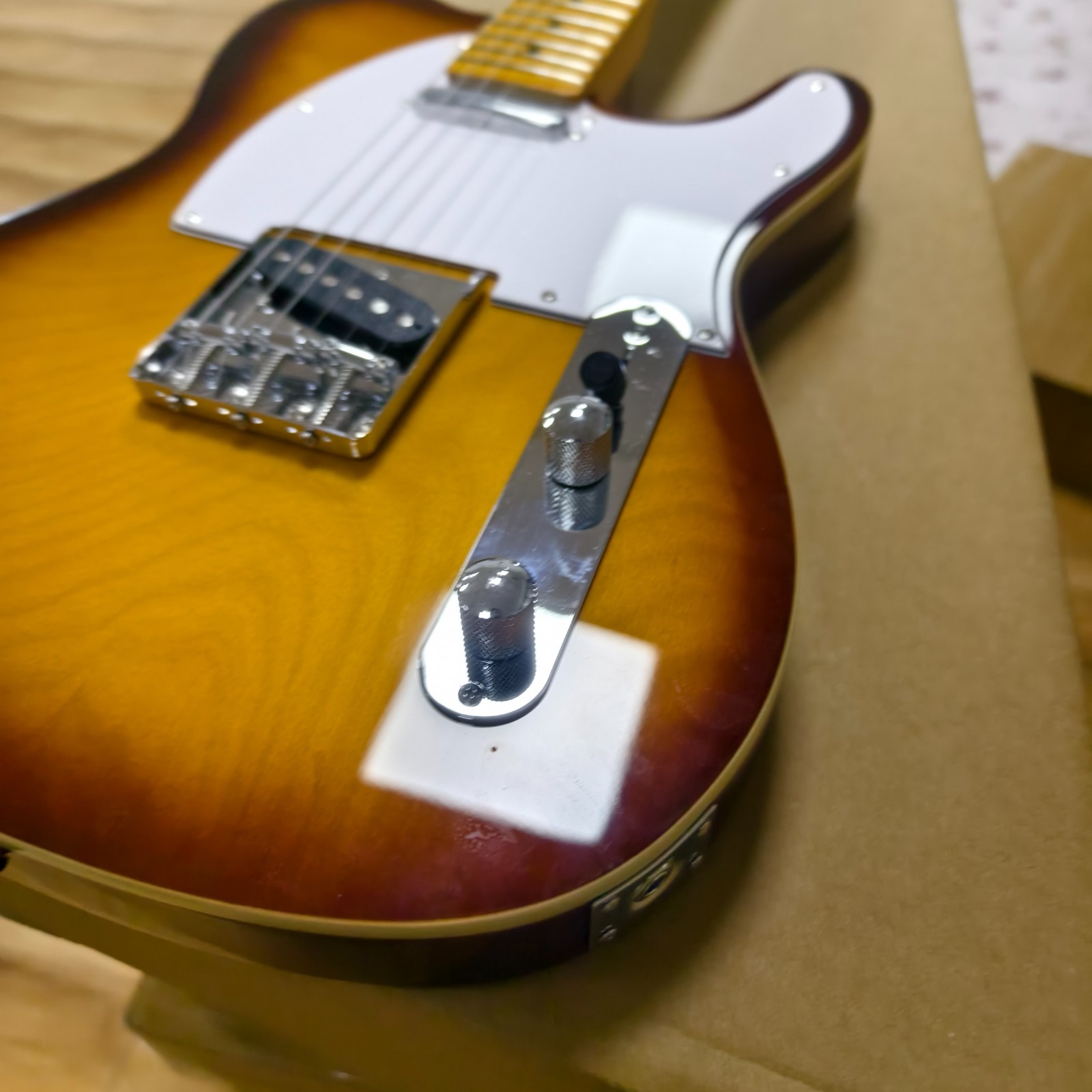 TL Electric Guitar 2 Tone Sunburst Solid Ash Body Maple Neck White Pickguard