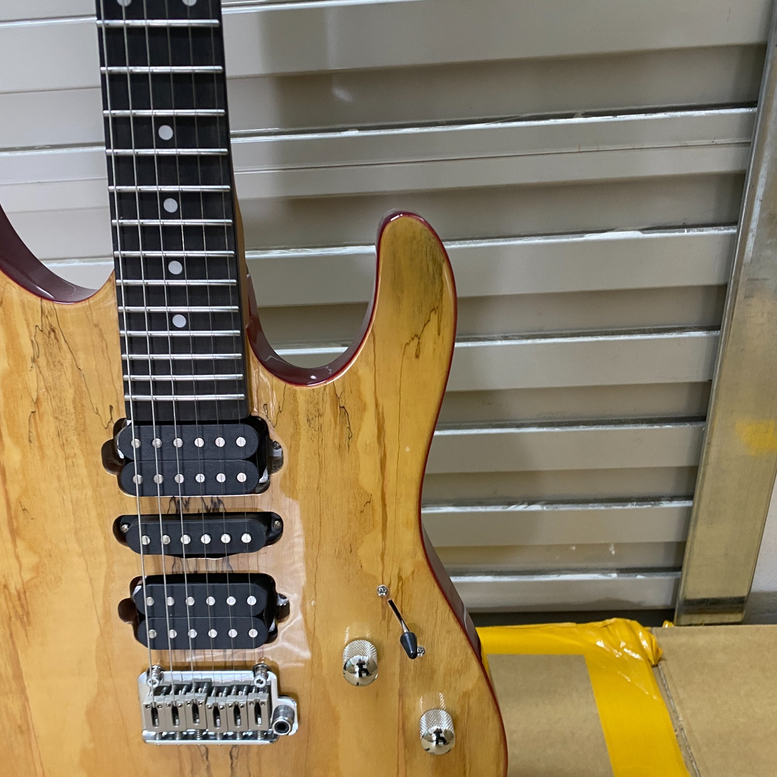 Wood color Electric Guitar, Rosewood Fingerboard basswood body 24frets US