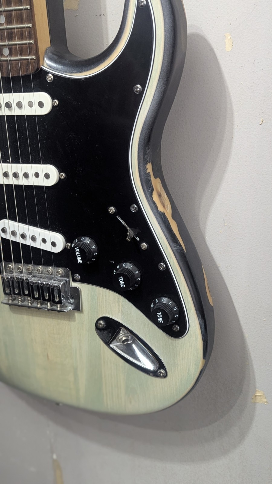Custom Fender Squier Stratocaster Blue Black Relic Woodgrain Rosewood Fretboard