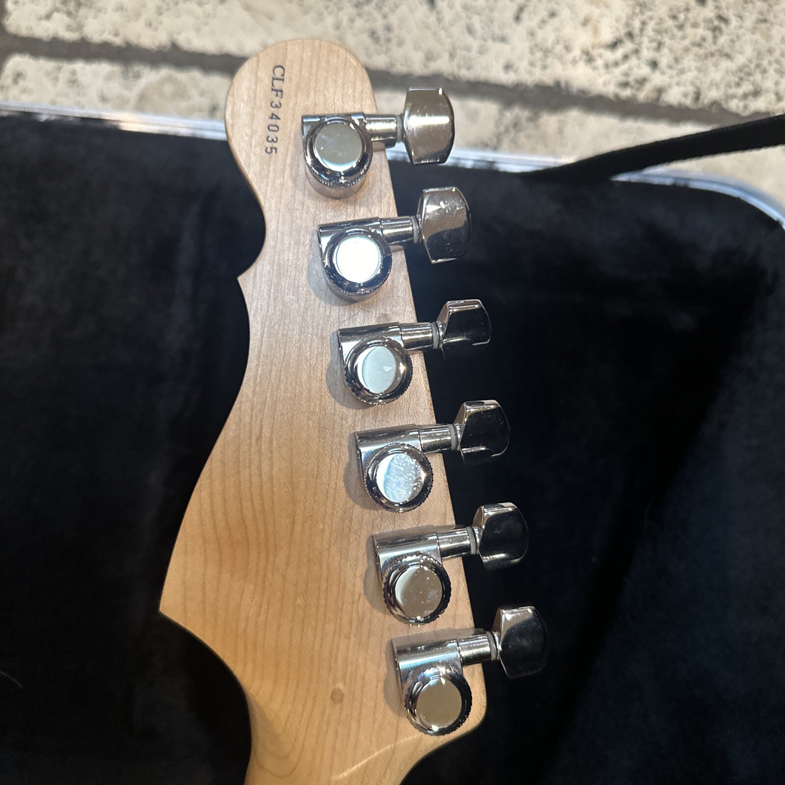 G&L USA S-500 Guitar With Hard Case – Cherry Burst – Mint Condition