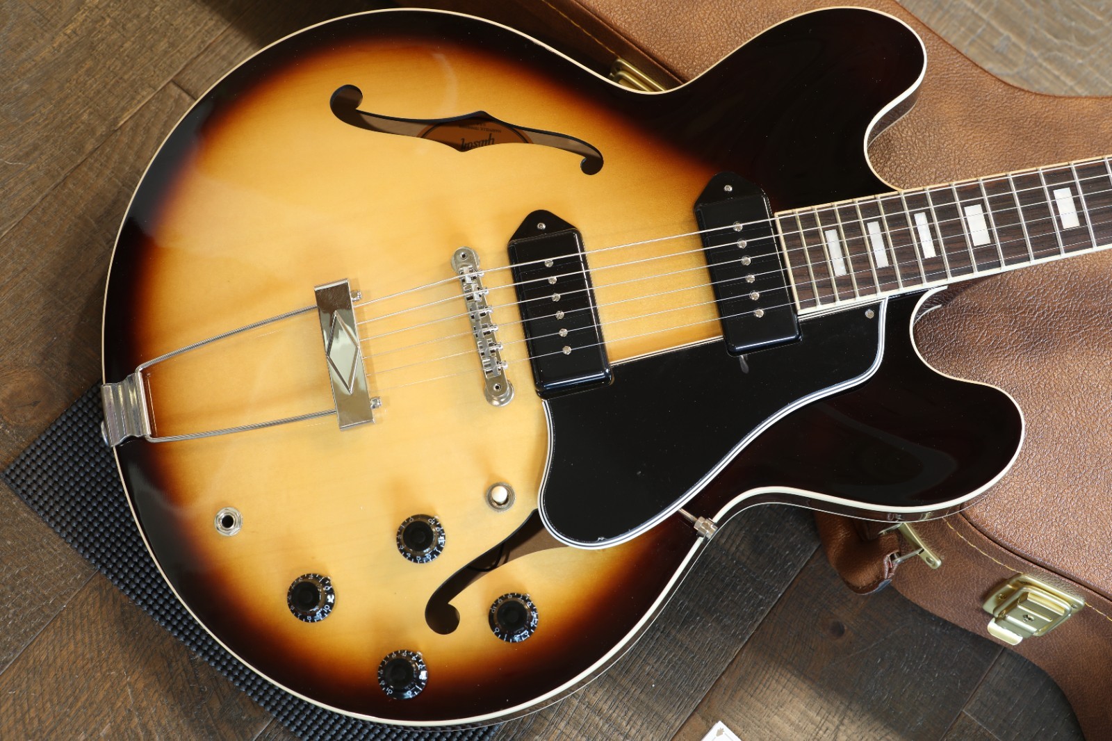Unplayed! 2024 Gibson ES-330 Semi-Hollow Electric Guitar Vintage Sunburst + OHSC