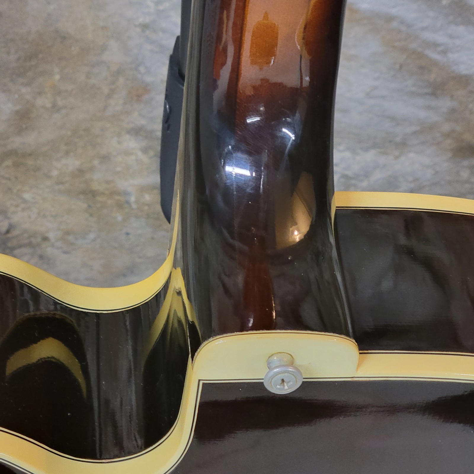 1980 Gibson Super V CES – Sunburst
