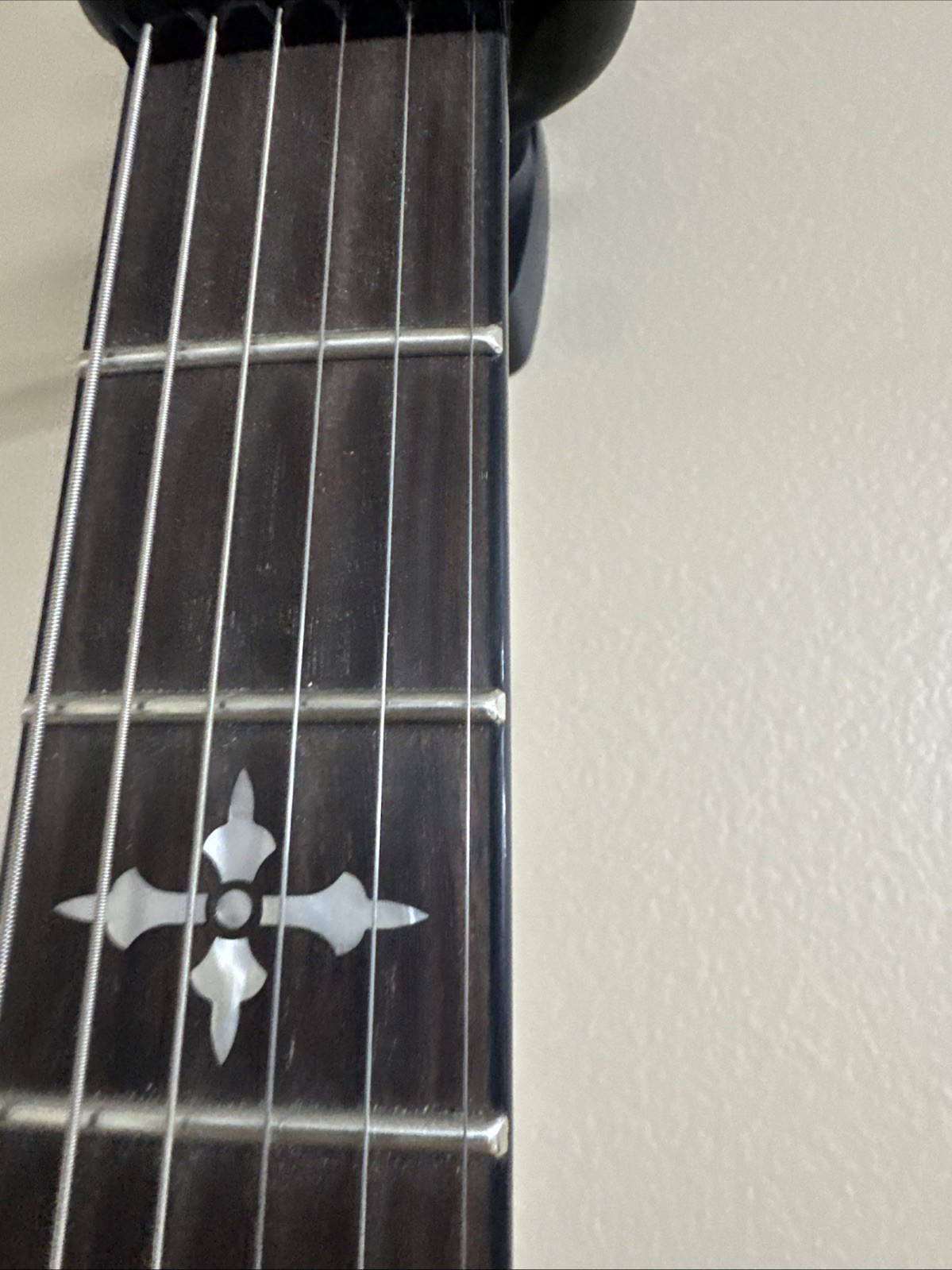 Schecter Synyster Gates Custom – Pinstripes
