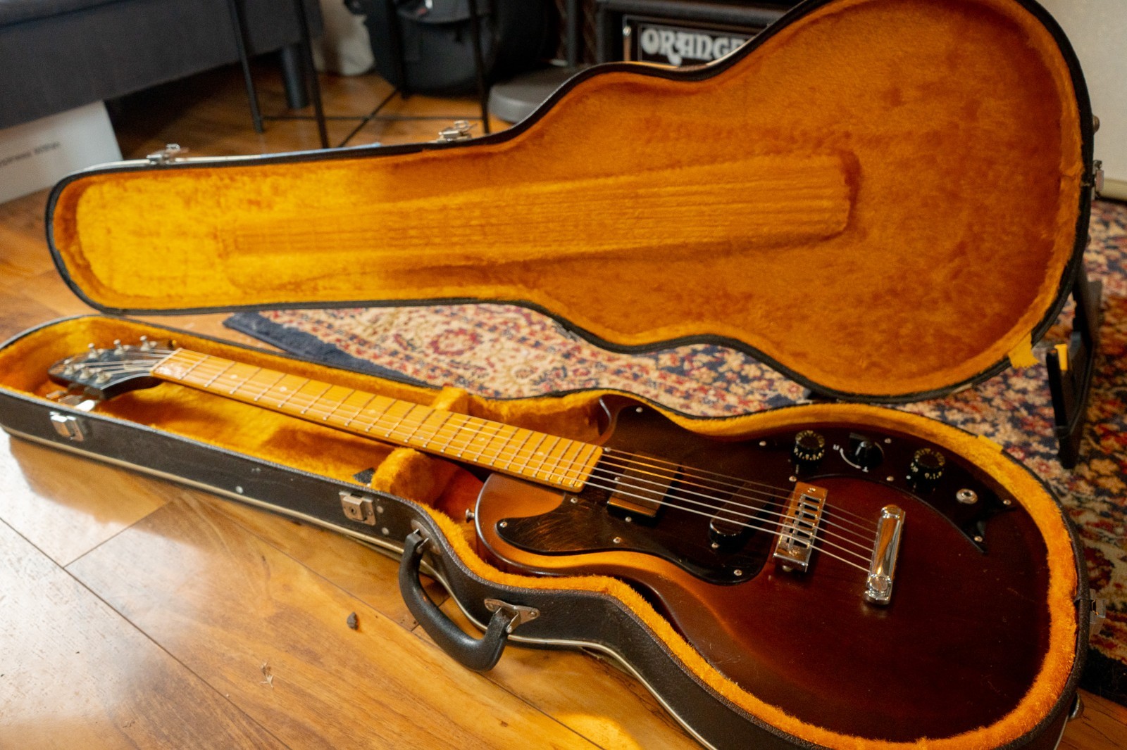 Gibson Marauder – 1979 – Walnut – Maple Fretboard – “Rare Dark Back Neck”