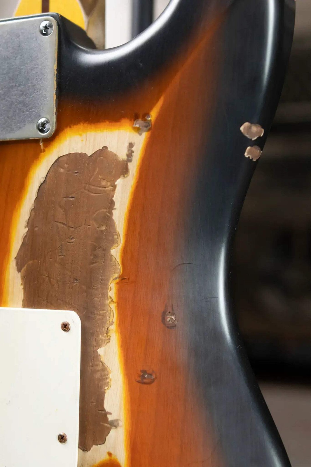 Nash S-57 Electric Guitar – 2-Tone Sunburst with Hardshell Case
