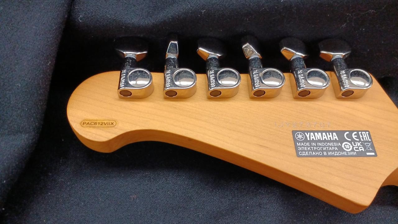 YAMAHA Pacifica PAC612VIIX
