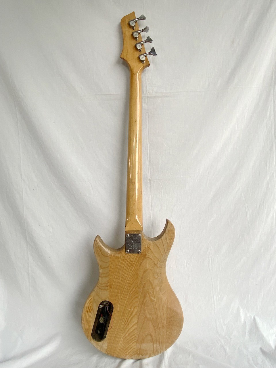 Vintage VANTAGE Avenger Electric Bass. Natural Wood JAPAN. Rare