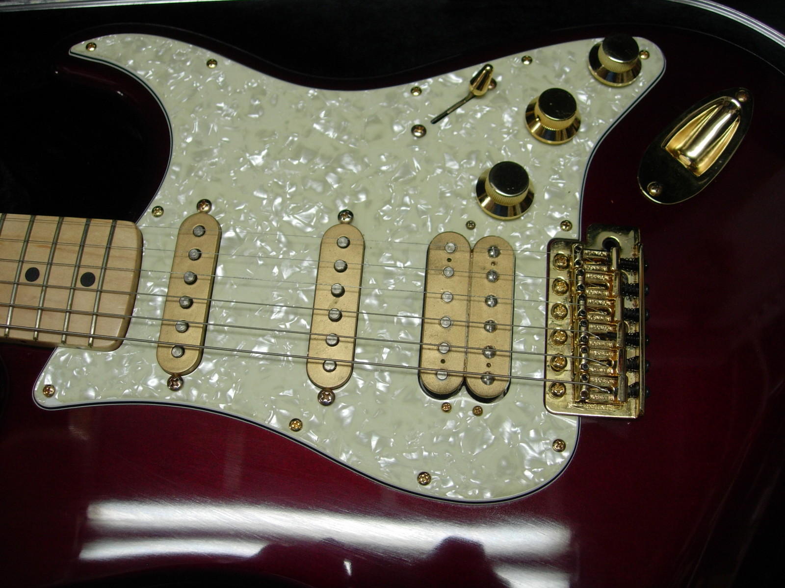 2000 Fender Stratocaster FAT Guitar Mexico Midnight Wine Fender Molded Hard Case